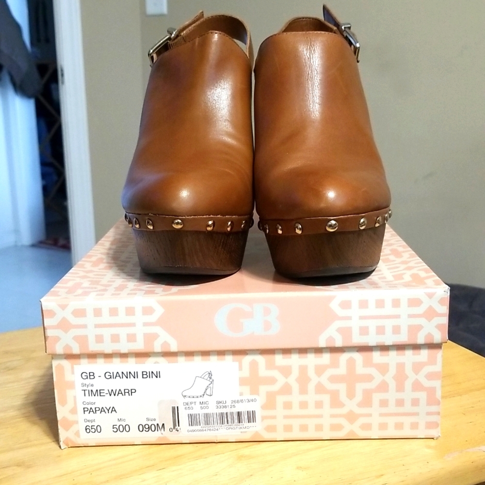 Gianni Bini brown clogs